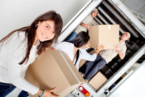 Local moving van support for packing and loading items